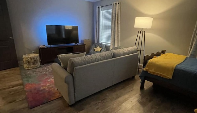 Peaceful House - 4 BR, Large Patio in Winston