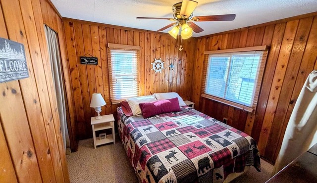North View Cabins #1 - Comfortable 2Bed/1Ba Cabin with Private Deck on the Lake! in Prudenville