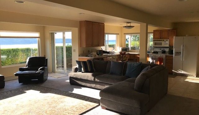 Relaxed and Enjoyable Water/Mountain View Home in Mukilteo