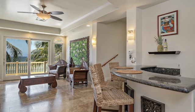 Large Family Retreat on Calm Swimming Beach, A/C