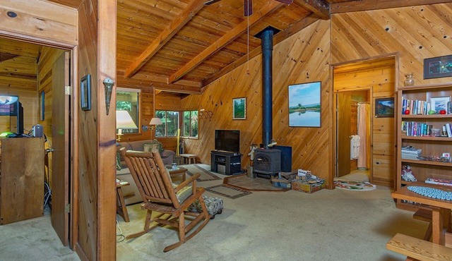 Cozy and Beautiful Home with Lush Private Setting! 🌺 - Volcano Village Cymbidium House 🌋