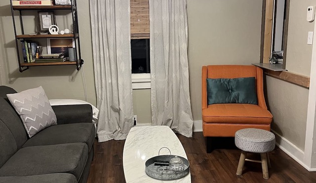 Cozy Haven Little Hidden Gem Sleeps 4 in Ste.Genevieve