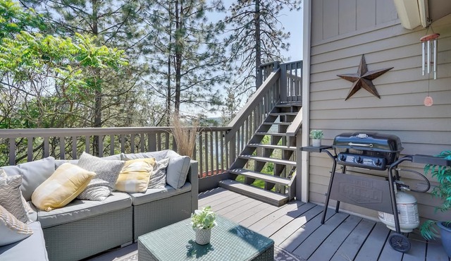 The Overlook Gem: Stunning Views & Serenity Awaits in Nine Mile Falls