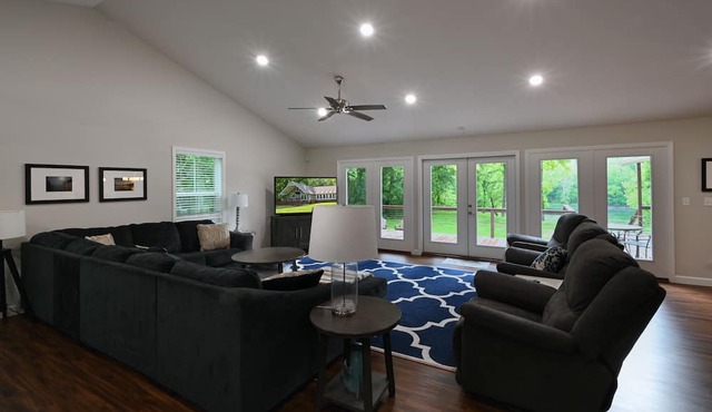 Top Location! 3D & Video Tour. Riverside 4/3 w/the best water access & privacy! in Flippin