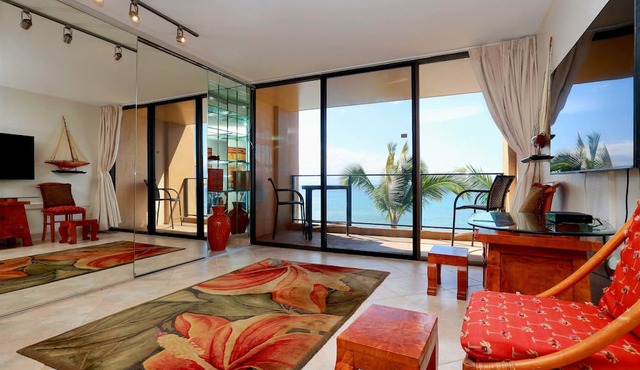 Direct Oceanfront View at Mahana Studio, King Bed - Kaanapali Next to Boardwalk