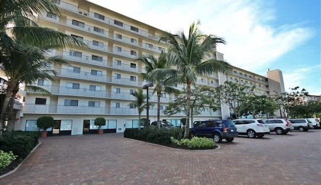Carlos Pointe #531 Cozy Beachfront Condo in Fort Myers Beach