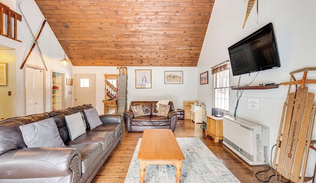 Rustic Intervale Hideaway w/Deck & Wooded Views! in Intervale