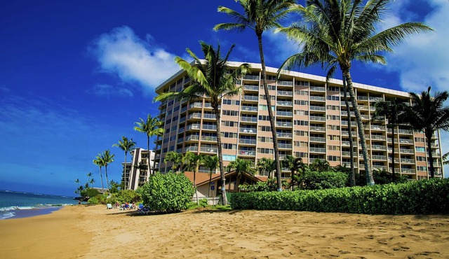 OCEAN and MOUNTAIN view corner 2 bdrm unit - Royal Kahana 220