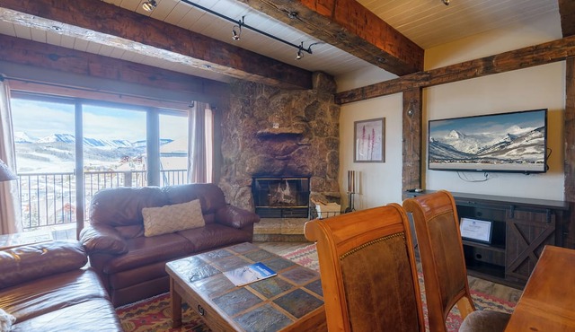 Beautifully Remodeled Ski-In/Out Condo w/Mountain Views, Fireplace, Balcony in Mt. Crested Butte