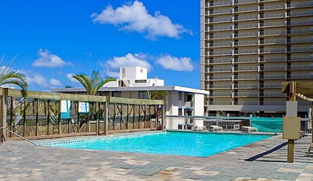 Clean studio at the heart of Waikiki!