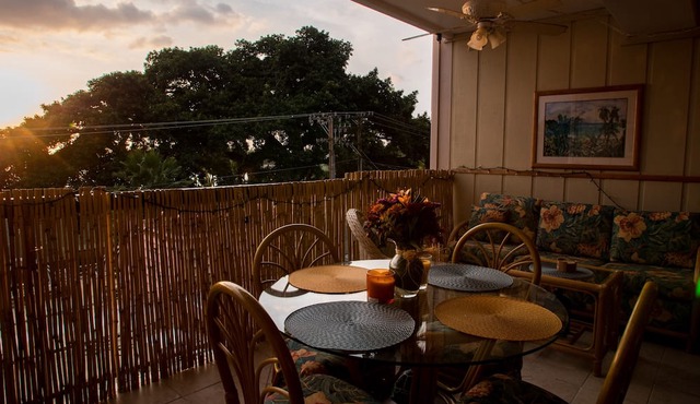 Oceanfront -Waterview 1 BedroomCondo Heart of Town at Kona Plaza walk to Ironman in Kailua Kona