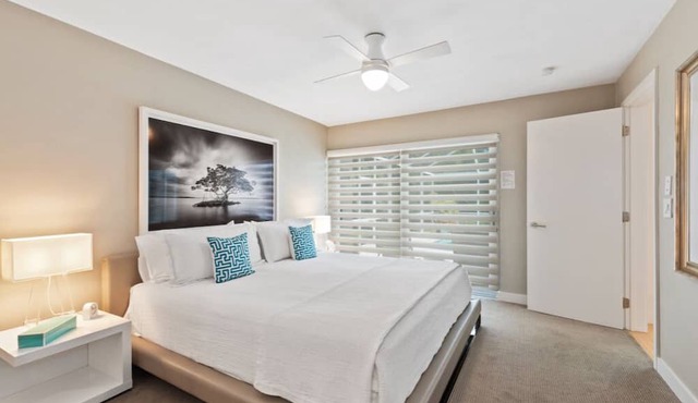 Modern, Luxurious Home in Park Shore w/Private Beach Access & Heated Pool in Naples