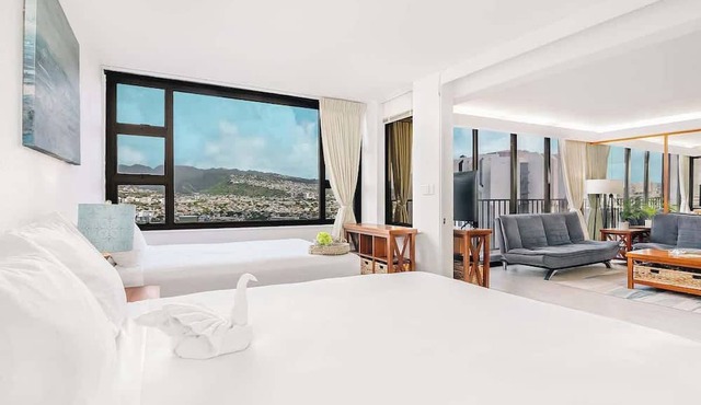 Waikiki condo w/pool & free parking in Honolulu