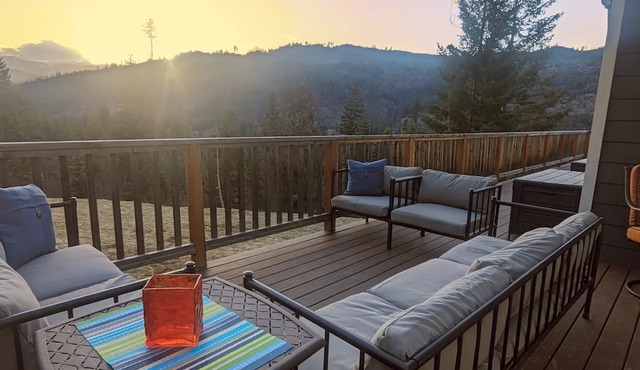 Leavenworth Private 5 acre Mountain Vista Retreat in Leavenworth