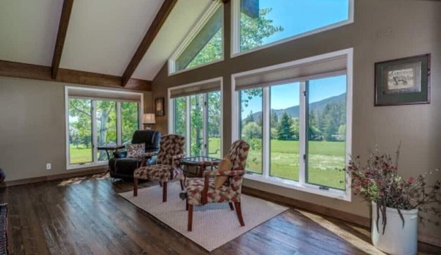 Featuring Hot Tub, WiFi and Minutes to Ski Hill in Red Lodge