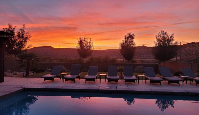 Stay at ZION ESCAPE LaVerkin! PRIVATE HOME with PRIVATE POOL and HOT TUB! in La Verkin