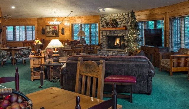 Private Quiet Paradise. BIG LuxuryLodge for Up To 4 People. 1mile to Town. EPIC! in Breckenridge