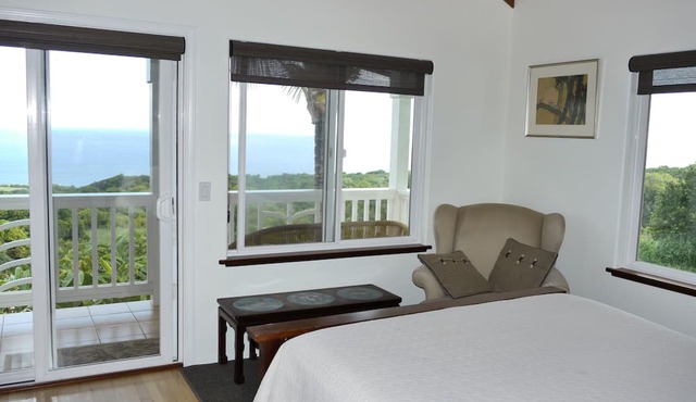 Hana's Heaven - a charming 2 bedroom cottage with spectacular ocean views