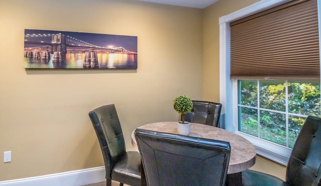 Beautiful home, 3 bed/3 bath. located near Storyland, N.Conway. Dog friendly. in Intervale