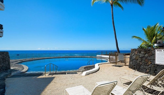 🏖️Ground Floor Fully Upgraded Kona Condo Steps to Ocean Pool | AC