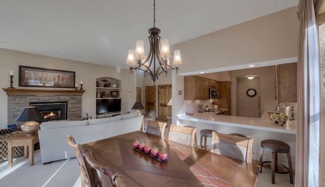 Spacious 1600 S.F. Renovated 3 Bed. 2 Bath Condo in Keystone in Keystone Ski Resort