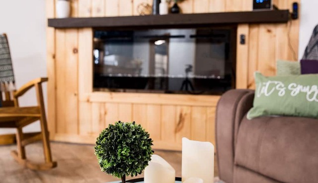 Hill Yea! Deck Fireplace + Hot Tub + Fenced Dog Run + EV Charger in Creola