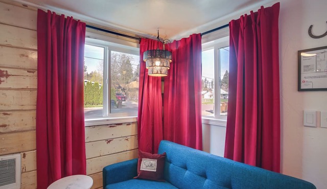 Great Couples & Solo Travelers: Near Hwy 195 & 90 in Spokane