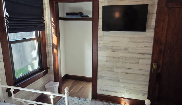 Family Cottage No. 6 ☼ in charming Put-in-Bay Sleeps 6 in Put-in-Bay