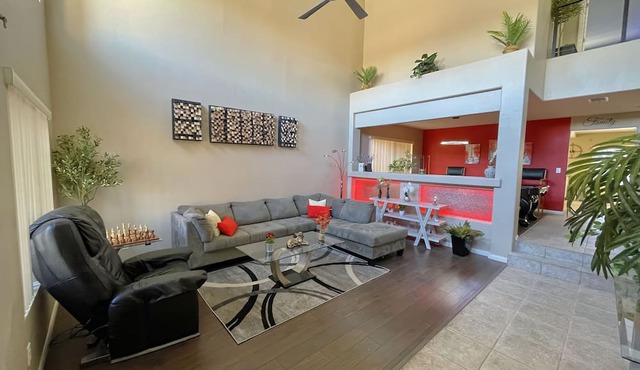 Luxury Home Private 5BD Near Strip - Pool/Spa, Game Room & Basketball. Groups in Las Vegas