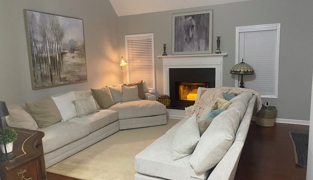 4 bedroom beautifully furnished home on over an acre. Close to 1-85 and Athens. in Commerce