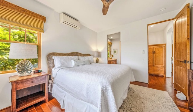 Kapiolani Ocean Villa: Pool, Spa & AC Sleeps 20+ in Princeville