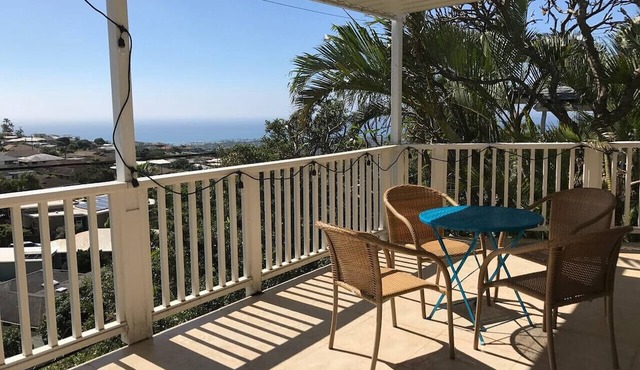 1bd/1bath Kaimuki Hill Top, Ocean View, Huge Patio