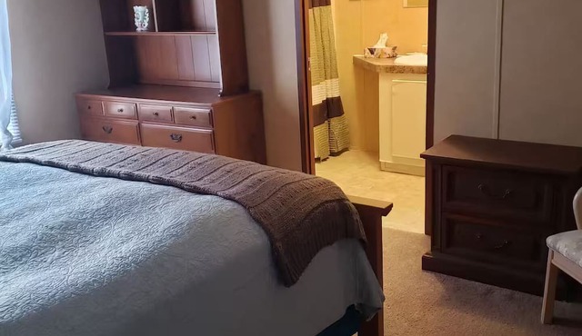 Paradise Caravan 3/2 in Heart of wine country 20 min drive to Helen full kitchen in Cleveland