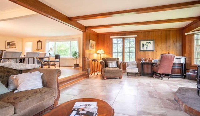 Chagrin Falls Vicinity Retreat in Novelty