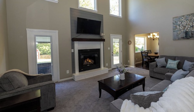 Spacious 4-bedroom house in charming Hamilton with AC in Hamilton