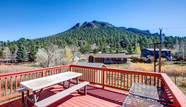 Lakeshore Retreat- Estes Park Escape with Mountain & Pond Views in Estes Park