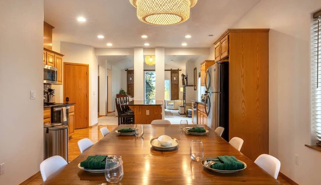 Slope View - Parkdale Perfection, Views For Miles, Gorgeous! in Mount Hood Parkdale
