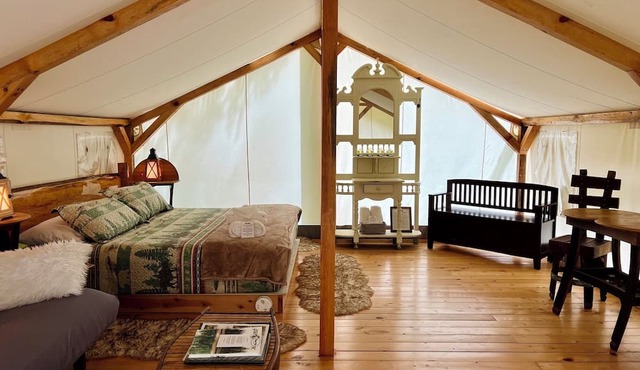 Umpqua National Forest Glamping Tent XL Mountaineer - Near Crater Lake & Umpqua Hot Springs in Idleyld Park