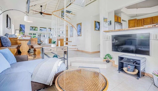 Princeville Duplex with Fast WiFi, AC, 2 Balconies & Pool