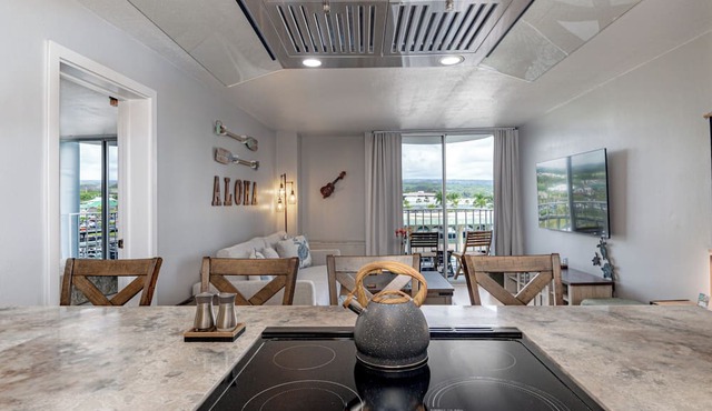 Renovated air conditioned 2 bed/2bath condo in the Heart of Hilo! in Hilo