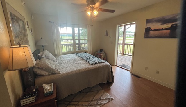 Lodge on the lake inside a family farm 2 or 5 bedroom in Pine Mountain
