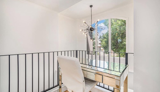 The Cherry Creek Chateau: 2 block walk in Denver