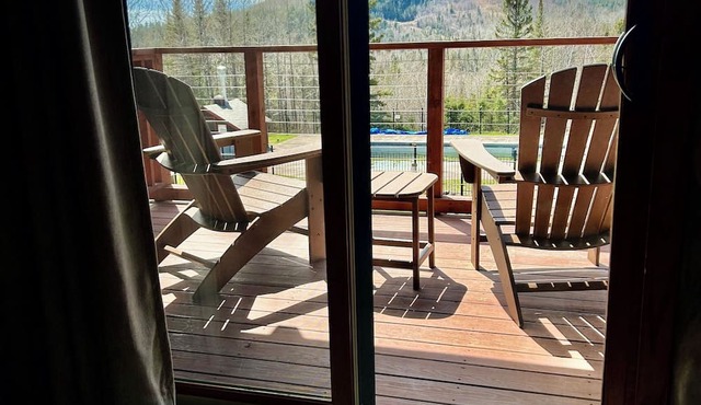 Newly Remodeled Fireplace Studio Ski-in/Ski-Out Condo-Balcony, Pool & Hot Tub in Lutsen