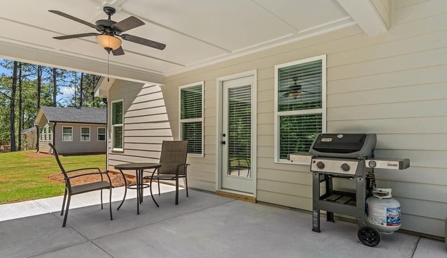 The 54th Cottage Close to Commerce Shopping in Commerce