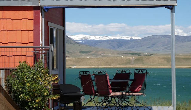 Rustic Wyoming Lake Cottage with Mountains Views. in Laramie