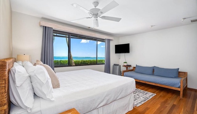 Beachfront & Short Drive to Waikiki