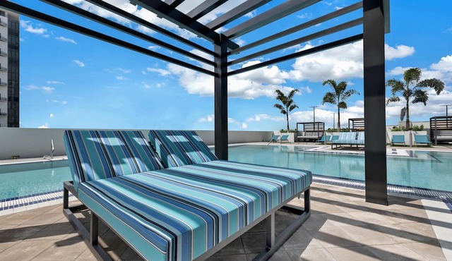 Elegant Doral Getaway: 2BR Luxury in Doral