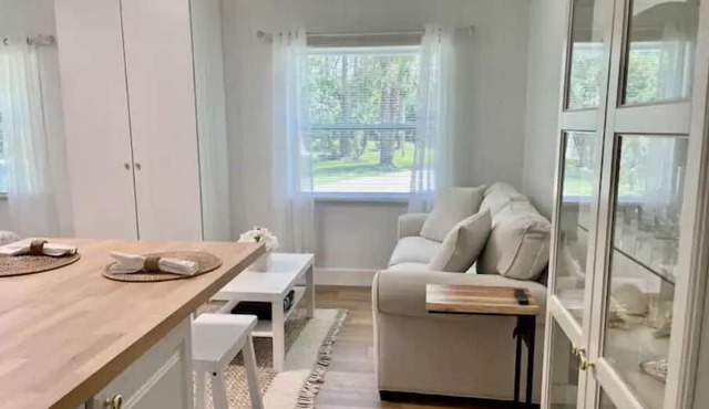 Palm Beach Jupiter, Fl. Studio Guest Apt on 2.5 acres minutes to Beaches/Golf in Jupiter