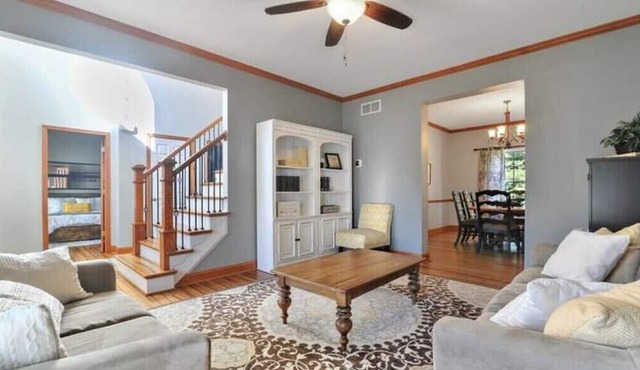 Spacious 5 Bedroom w/Pool, Patio and Theater in Magnolia