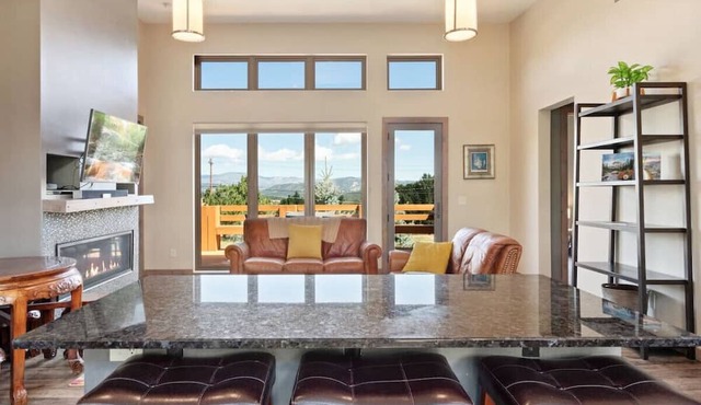 New! King beds! Unique home near National Park in Estes Park